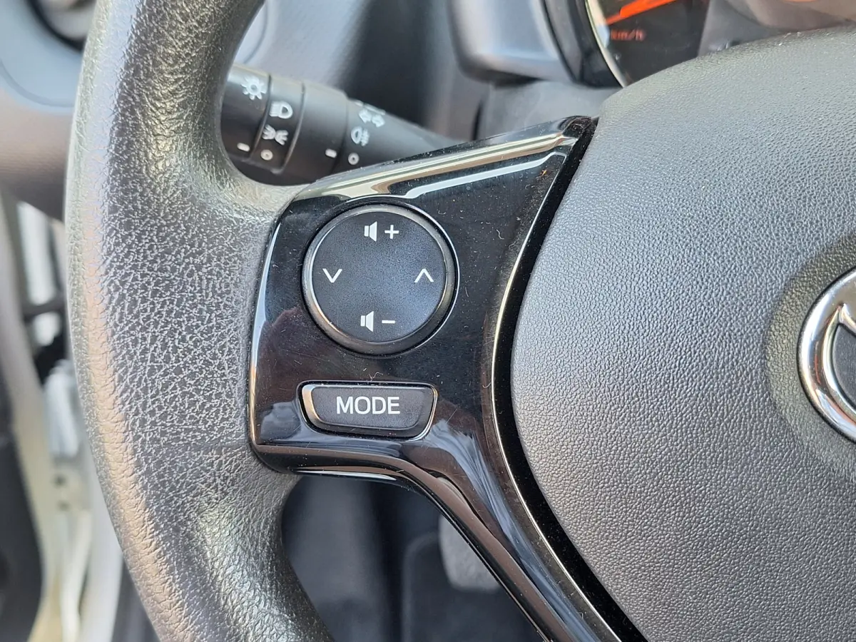 1.0 VVT-i X-Fun 5Drs /68.000 Km/Airco/Bluetooth/Led/Garantie