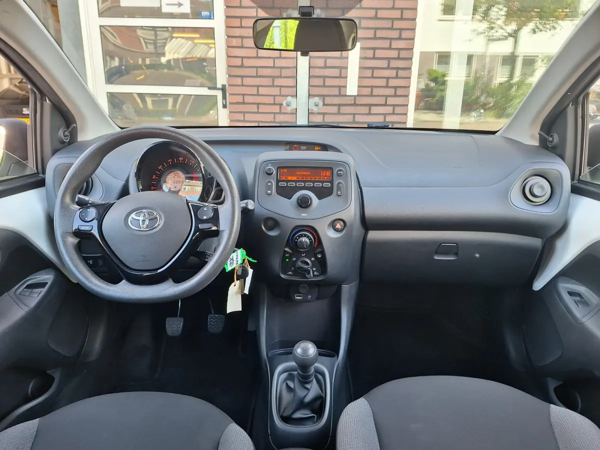 1.0 VVT-i X-Fun 5Drs /68.000 Km/Airco/Bluetooth/Led/Garantie