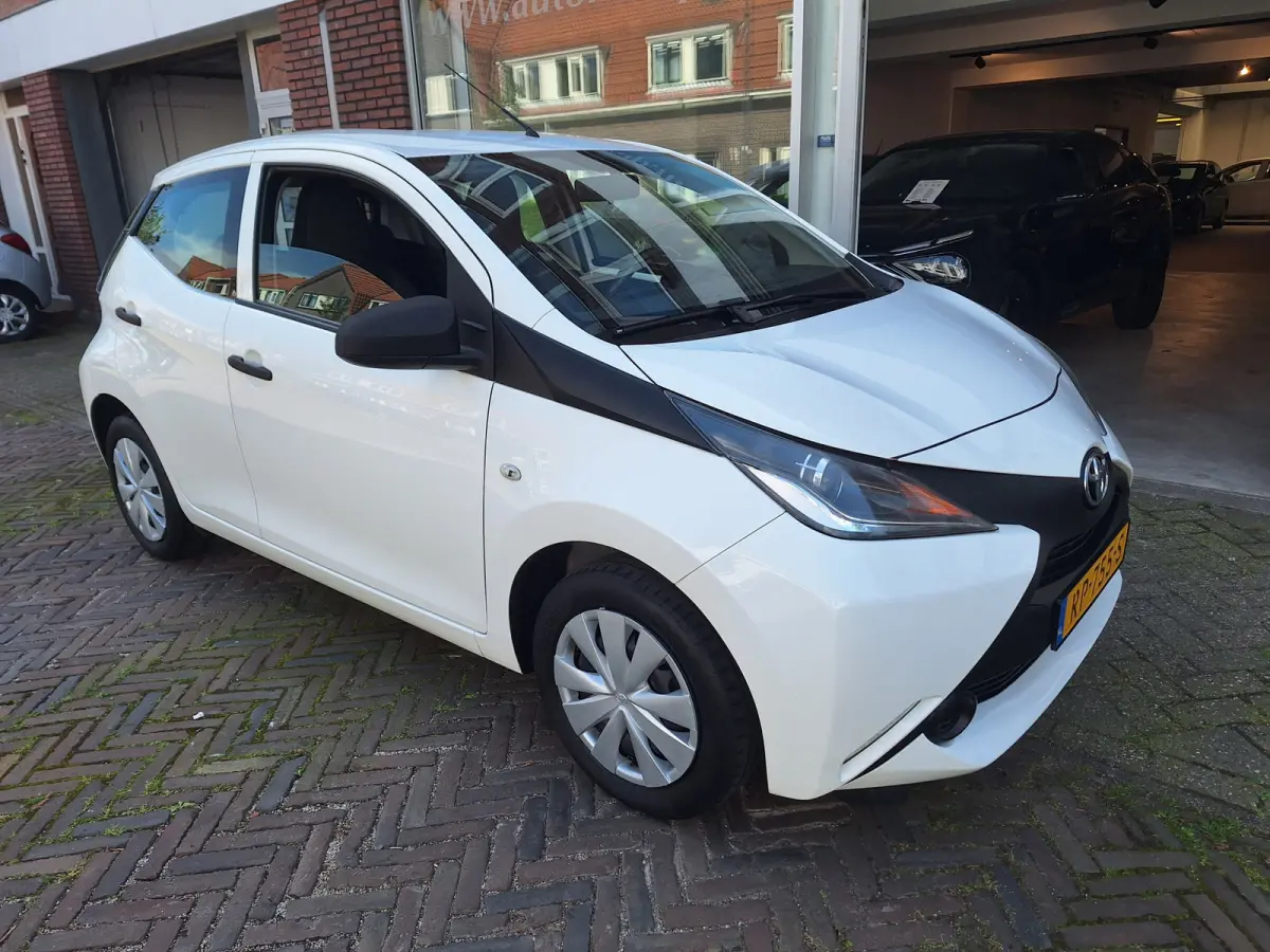 1.0 VVT-i X-Fun 5Drs /68.000 Km/Airco/Bluetooth/Led/Garantie
