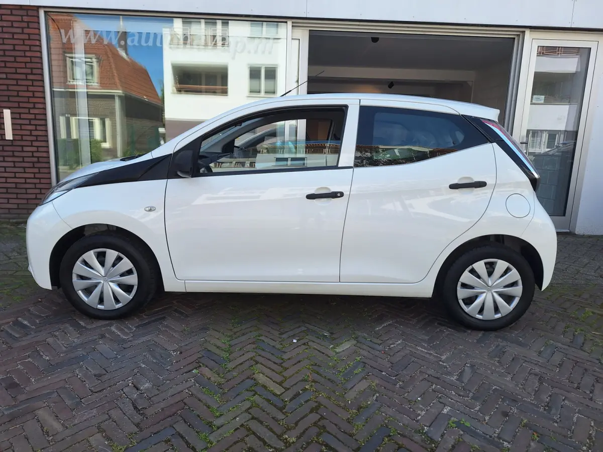 1.0 VVT-i X-Fun 5Drs /68.000 Km/Airco/Bluetooth/Led/Garantie