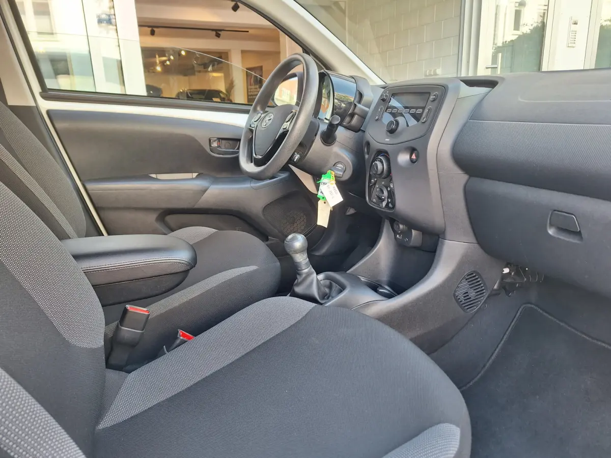 1.0 VVT-i X-Fun 5Drs /68.000 Km/Airco/Bluetooth/Led/Garantie