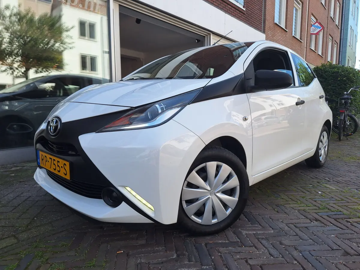 1.0 VVT-i X-Fun 5Drs /68.000 Km/Airco/Bluetooth/Led/Garantie