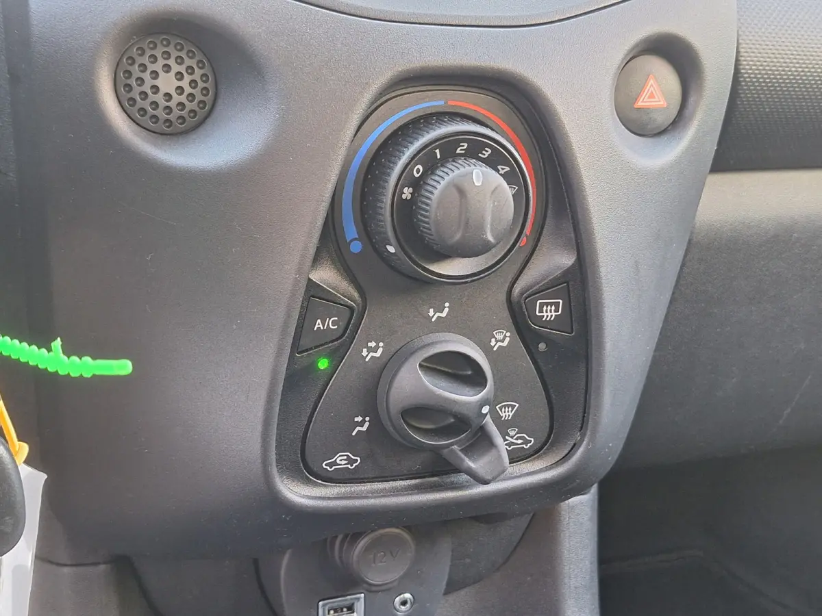 1.0 VVT-i X-Fun 5Drs /68.000 Km/Airco/Bluetooth/Led/Garantie