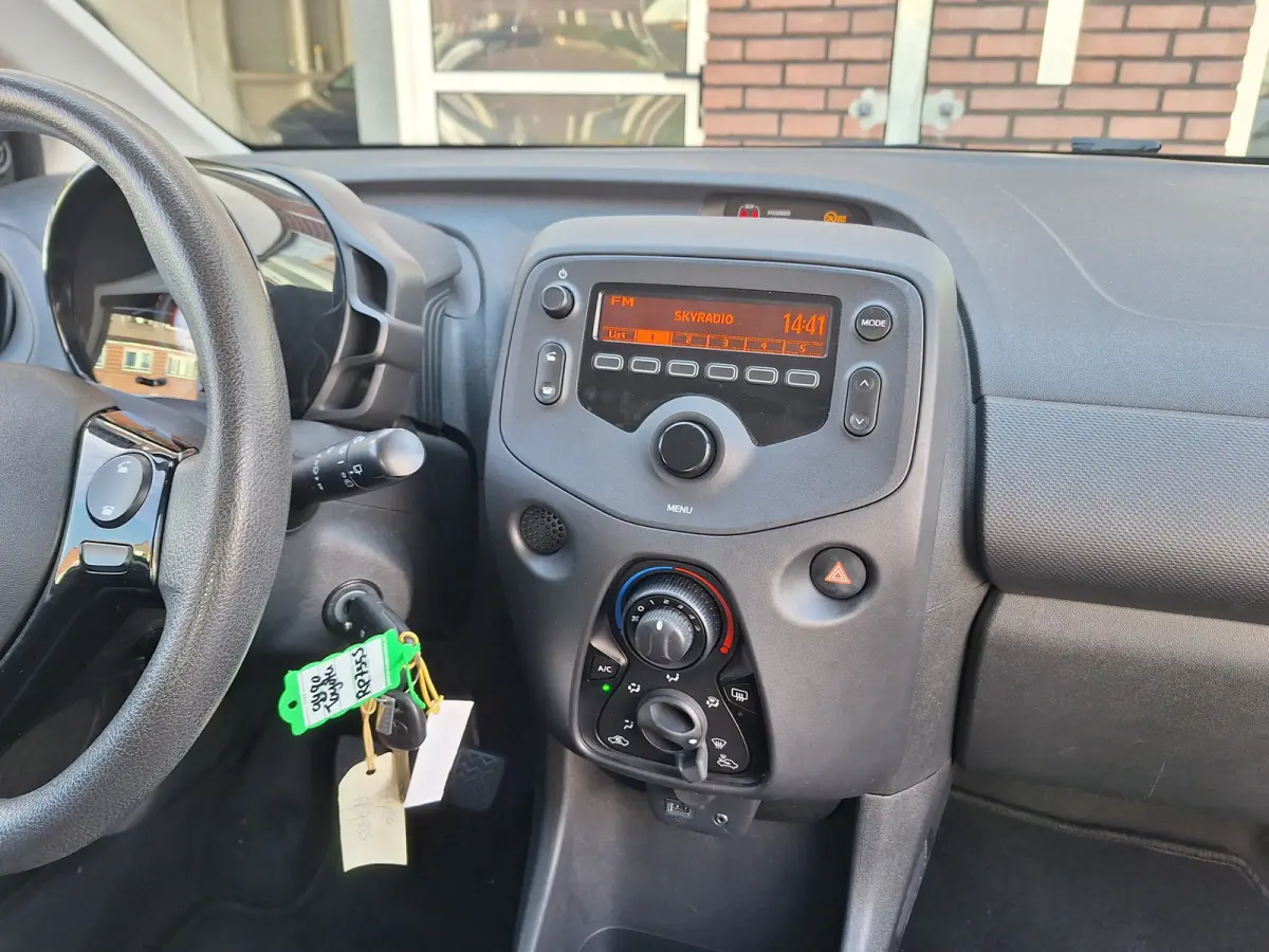 1.0 VVT-i X-Fun 5Drs /68.000 Km/Airco/Bluetooth/Led/Garantie
