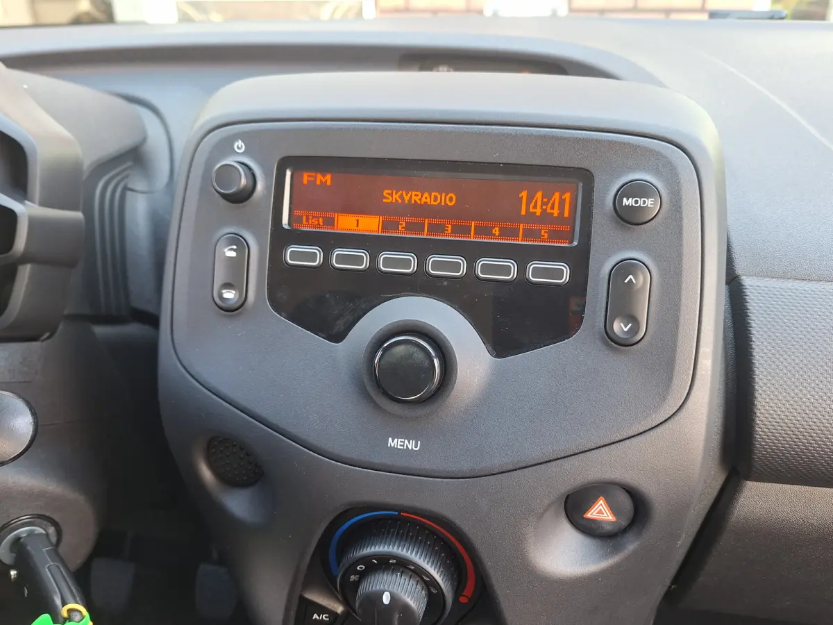 1.0 VVT-i X-Fun 5Drs /68.000 Km/Airco/Bluetooth/Led/Garantie