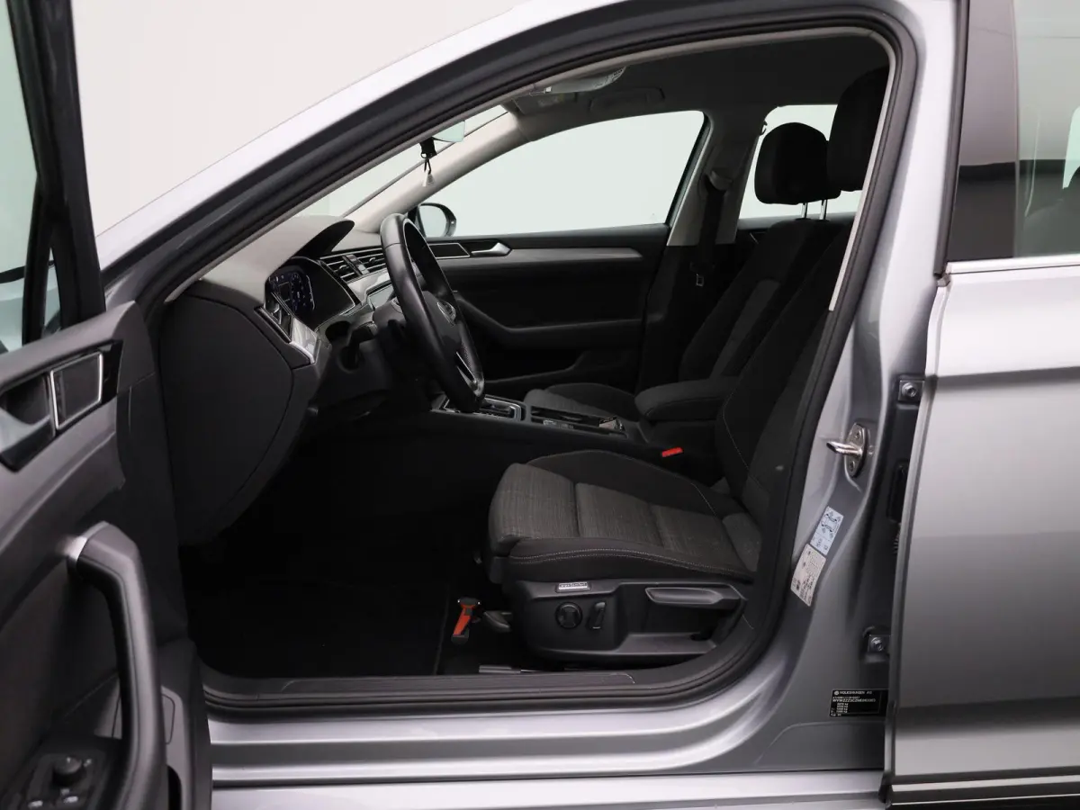 1.5 TSI Business 150 PK | Automaat | Climate Control | Navigatie | Adaptieve Cruise Control | Lane Assist | Achteruitrijcamera | Parkeersensoren | Elektrische achterklep | Digitale cockpit |