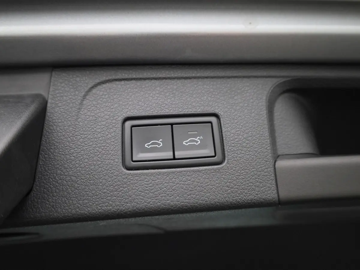 1.5 TSI Business 150 PK | Automaat | Climate Control | Navigatie | Adaptieve Cruise Control | Lane Assist | Achteruitrijcamera | Parkeersensoren | Elektrische achterklep | Digitale cockpit |