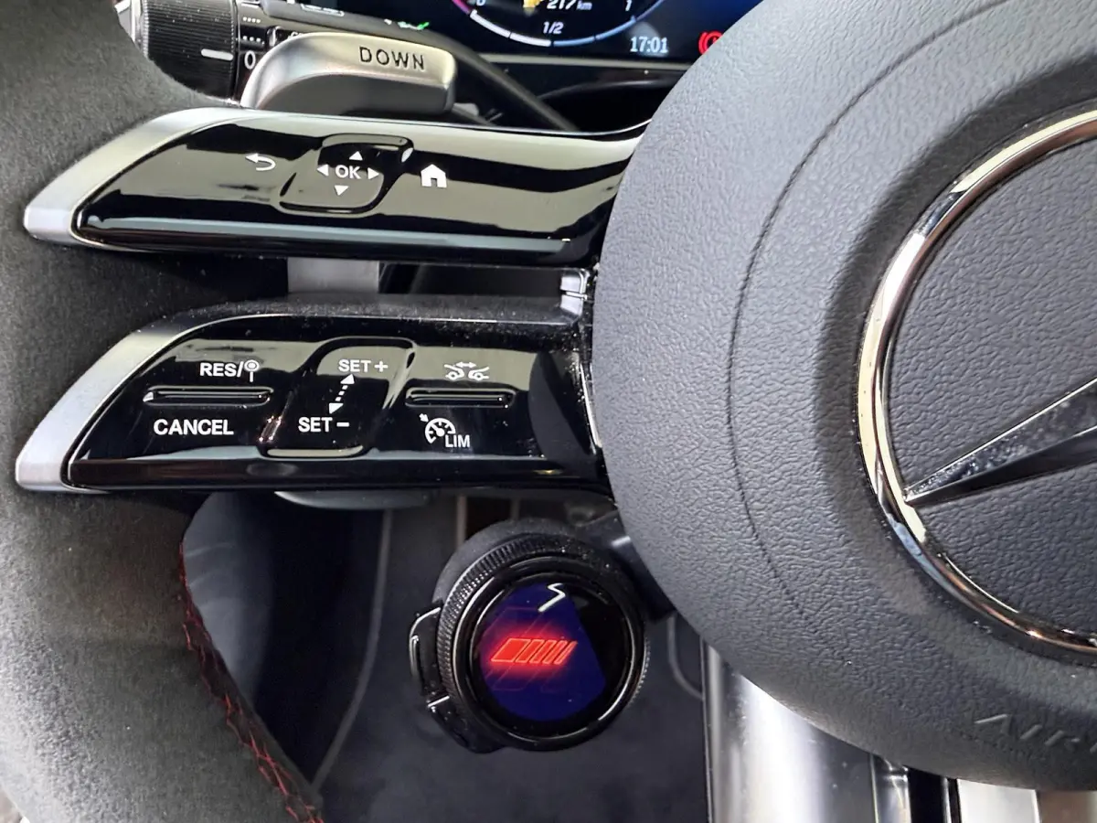 AMG 53 4MATIC+ Night Edition / Opaalwit Magno/ Panoramadak/ SUPERSCREEN/ Dynamic Plus/ Night 1+2/ Perf. Stoelen/ El. Trekhaak/ UNIEK!