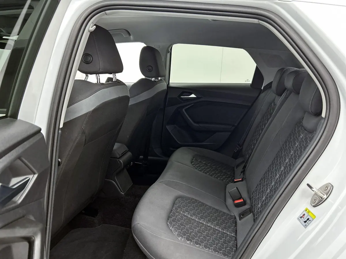 30 TFSI S edition 116 PK | Automaat | Climate Control | Cruise Control | Achteruitrijcamera | Parkeersensoren | Sfeerverlichting | Digitale Cockpit | Privacy glas |