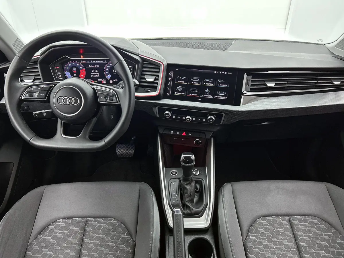 30 TFSI S edition 116 PK | Automaat | Climate Control | Cruise Control | Achteruitrijcamera | Parkeersensoren | Sfeerverlichting | Digitale Cockpit | Privacy glas |