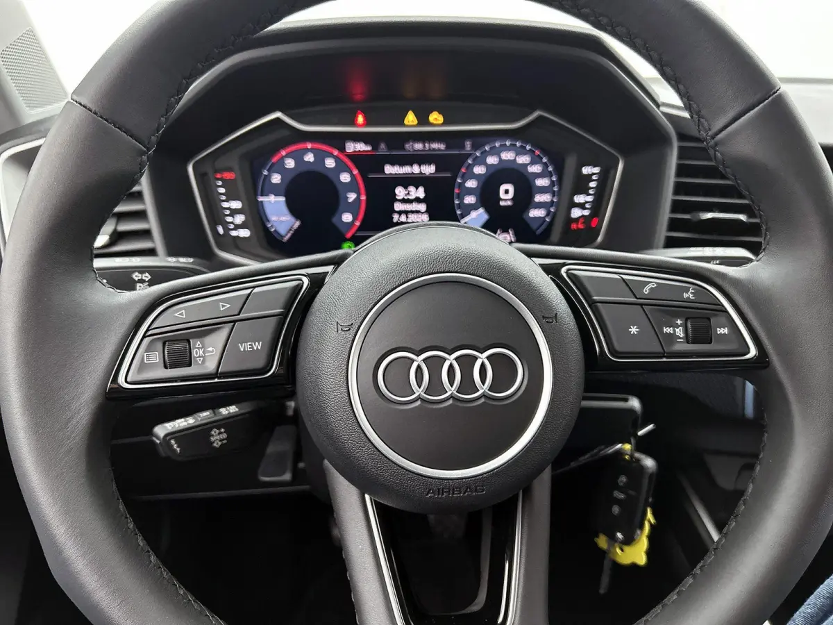 25 TFSI Advanced edition 17" LM Velgen | Apple carplay | Parkeersensoren | Virtual cockpit | Airco