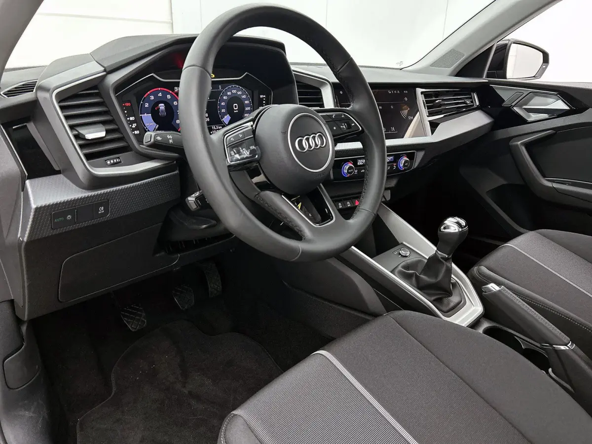 25 TFSI Advanced edition 17" LM Velgen | Apple carplay | Parkeersensoren | Virtual cockpit | Airco