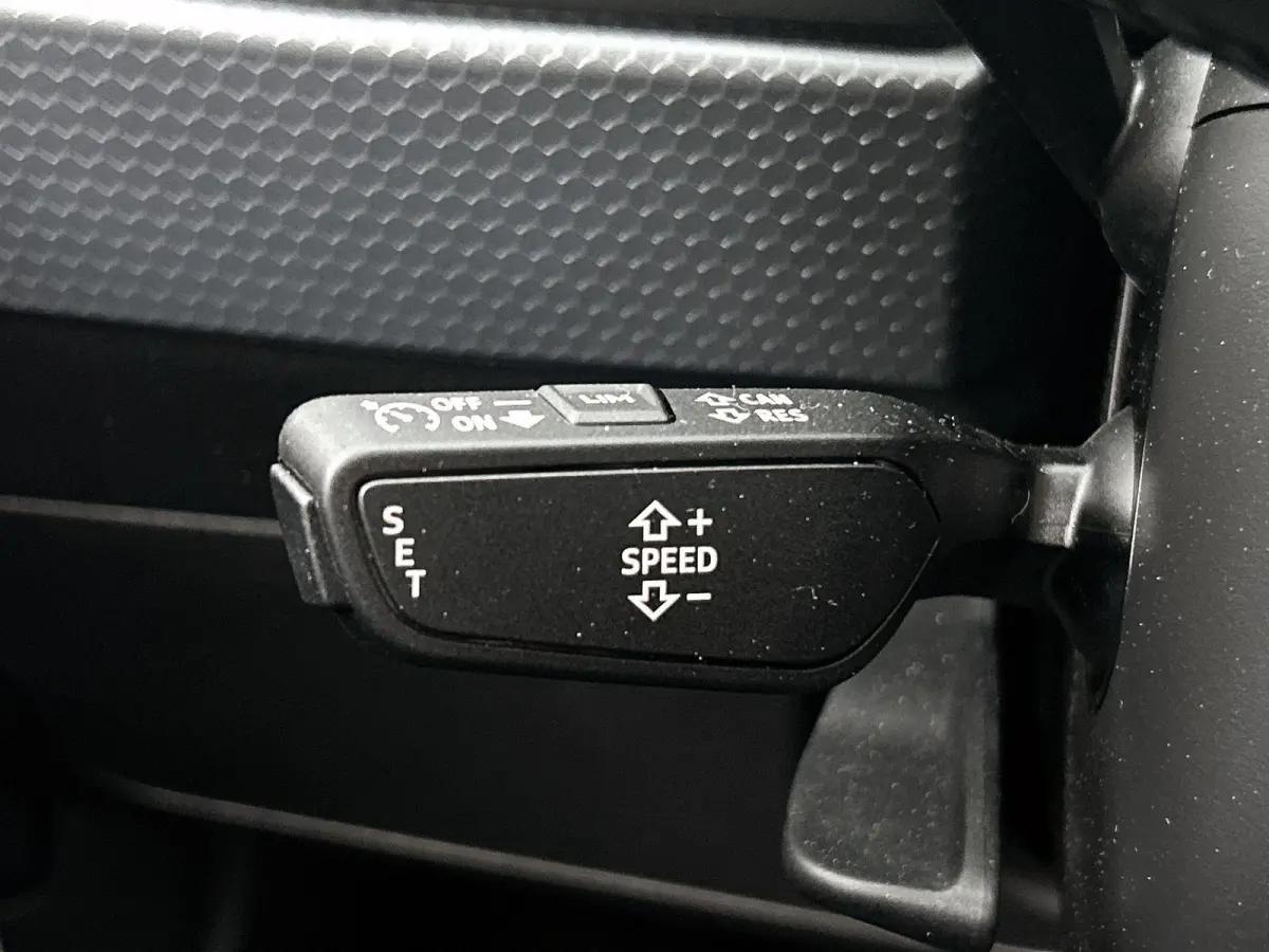 25 TFSI Advanced edition 17" LM Velgen | Apple carplay | Parkeersensoren | Virtual cockpit | Airco