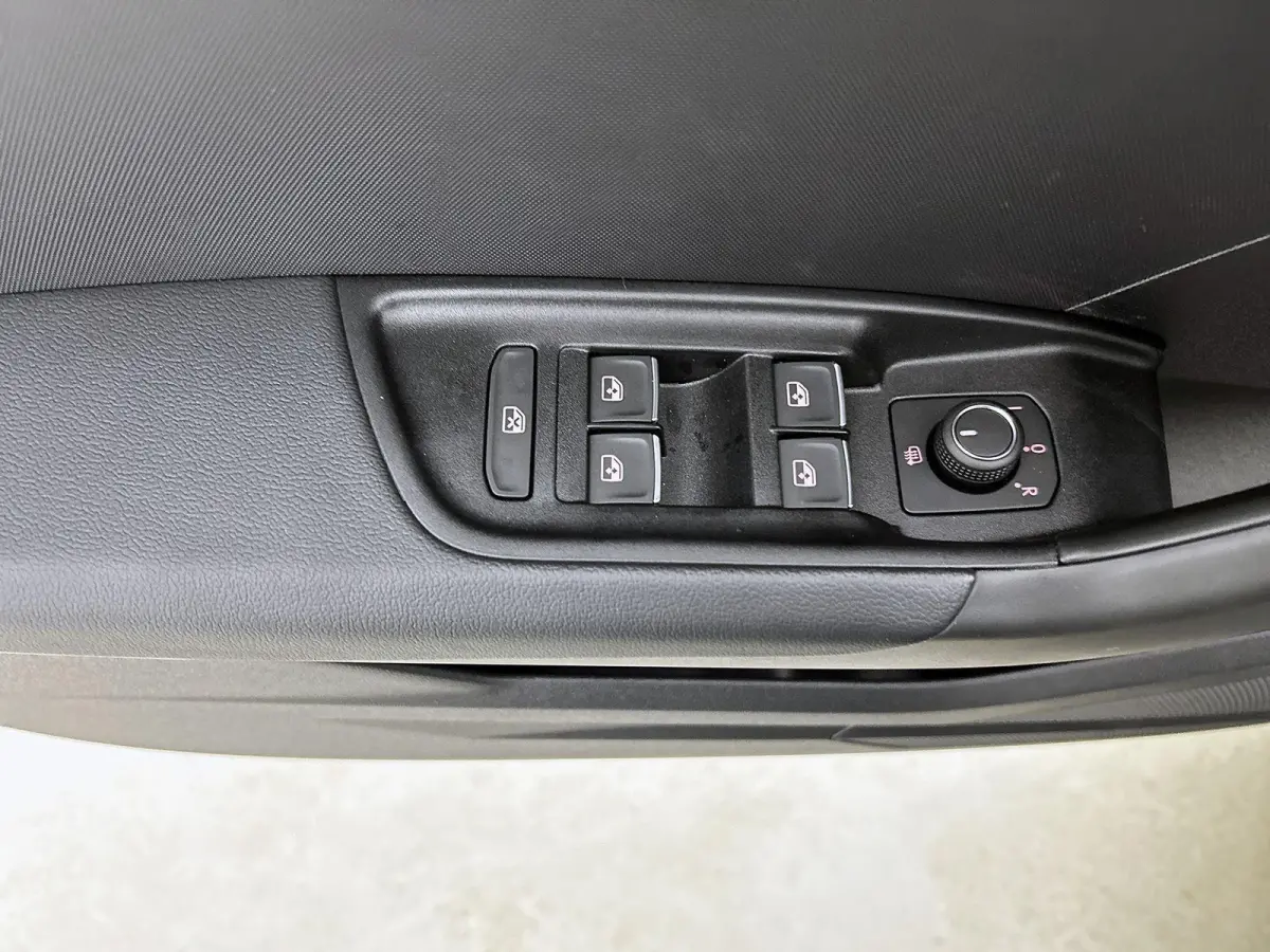 25 TFSI Advanced edition 17" LM Velgen | Apple carplay | Parkeersensoren | Virtual cockpit | Airco