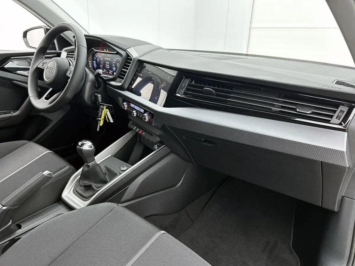25 TFSI Advanced edition 17" LM Velgen | Apple carplay | Parkeersensoren | Virtual cockpit | Airco