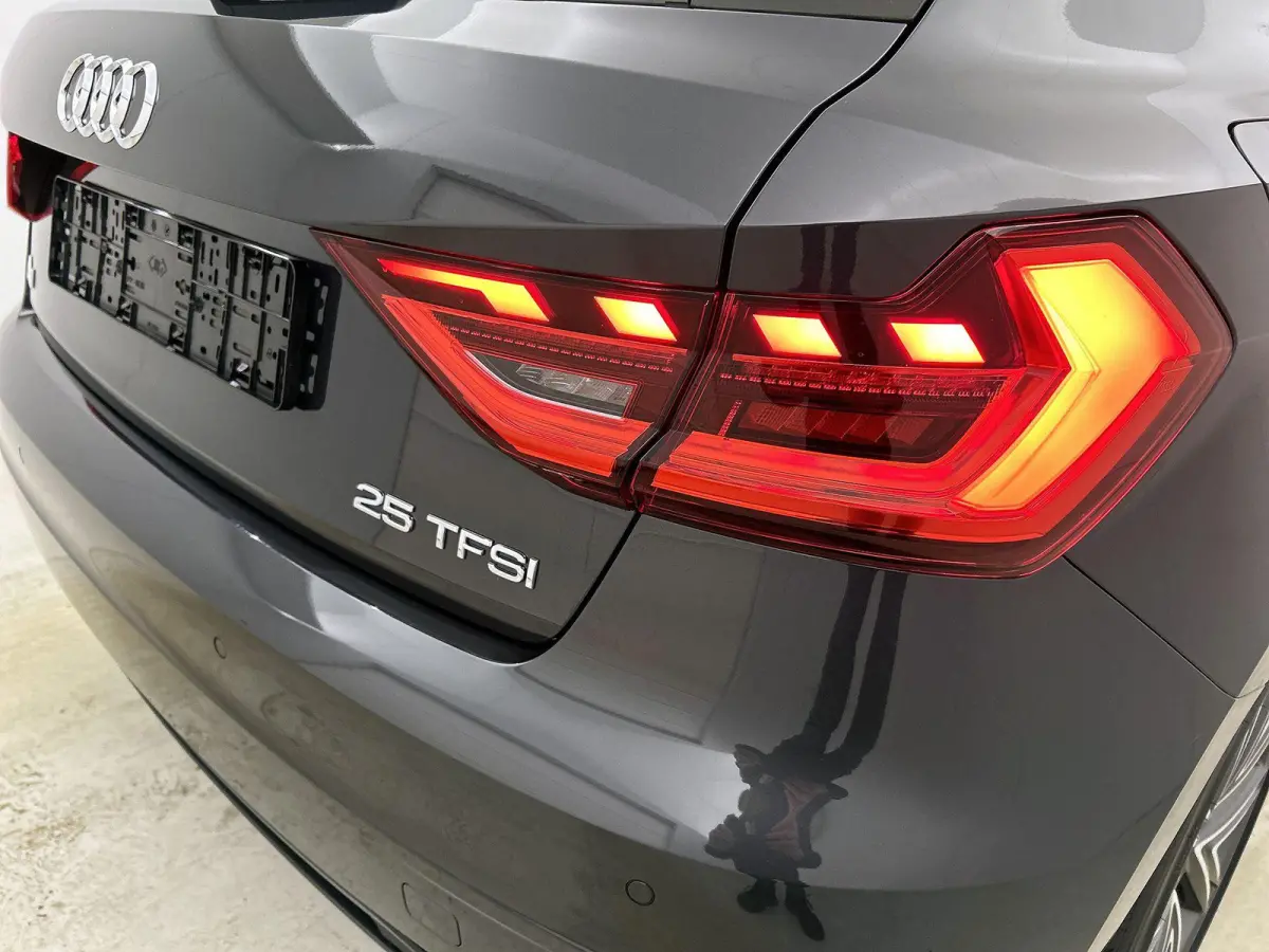 25 TFSI Advanced edition 17" LM Velgen | Apple carplay | Parkeersensoren | Virtual cockpit | Airco
