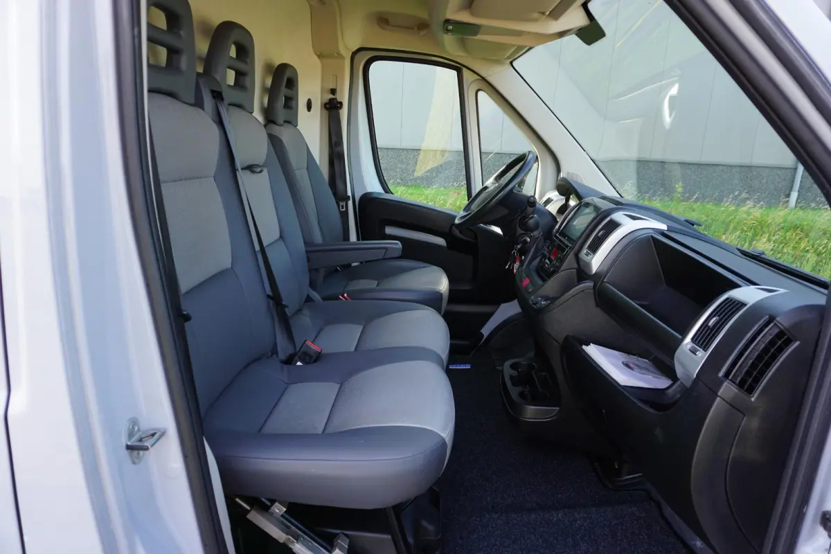 35H 2.3 MultiJet L3H2 in Topstaat |Grijs |160 pk |Volautomatische versnellingsbak |Camera |Cruise |Navi |Trekhaak |Climate control |1e eigenaar |3500 KG