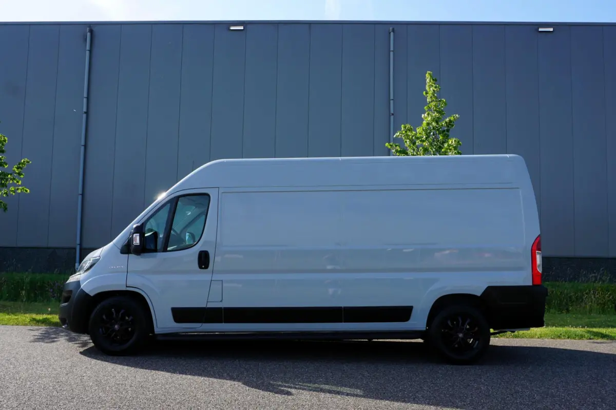35H 2.3 MultiJet L3H2 in Topstaat |Grijs |160 pk |Volautomatische versnellingsbak |Camera |Cruise |Navi |Trekhaak |Climate control |1e eigenaar |3500 KG