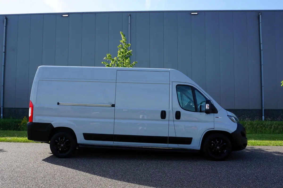 35H 2.3 MultiJet L3H2 in Topstaat |Grijs |160 pk |Volautomatische versnellingsbak |Camera |Cruise |Navi |Trekhaak |Climate control |1e eigenaar |3500 KG