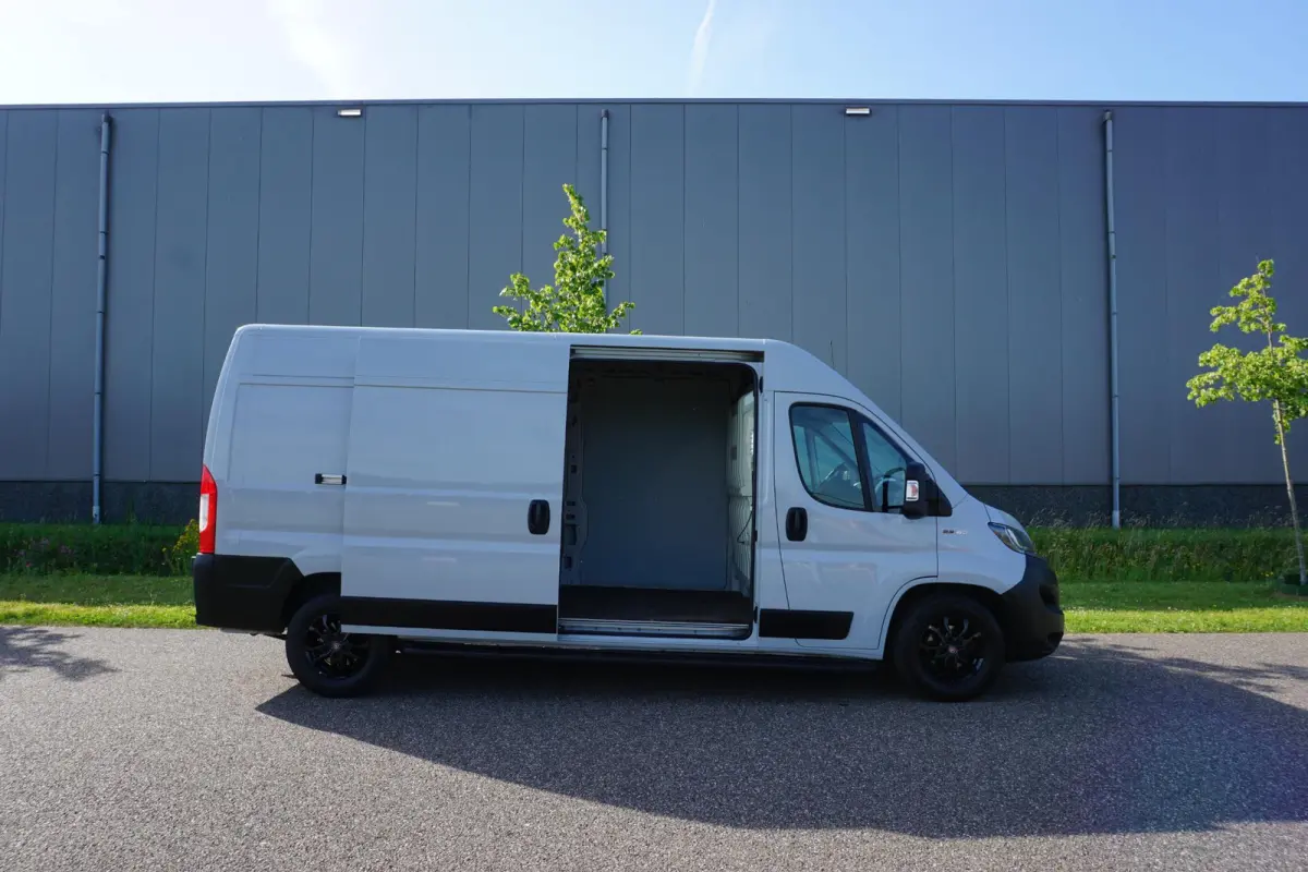 35H 2.3 MultiJet L3H2 in Topstaat |Grijs |160 pk |Volautomatische versnellingsbak |Camera |Cruise |Navi |Trekhaak |Climate control |1e eigenaar |3500 KG