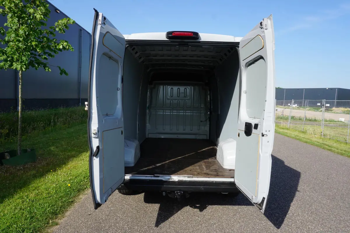 35H 2.3 MultiJet L3H2 in Topstaat |Grijs |160 pk |Volautomatische versnellingsbak |Camera |Cruise |Navi |Trekhaak |Climate control |1e eigenaar |3500 KG