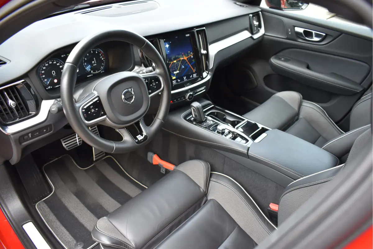 2.0 T6 AWD Twin Engine R-Design Navi Leder Full Led Camera