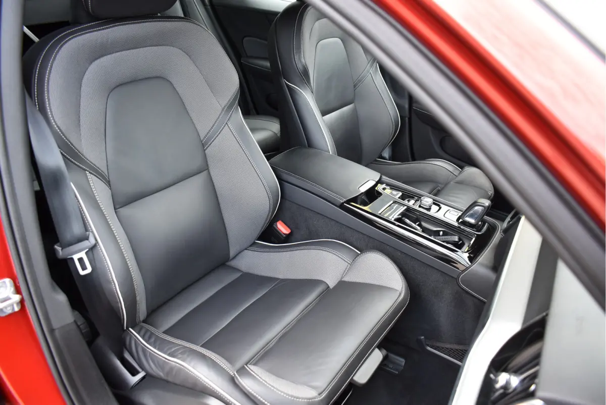 2.0 T6 AWD Twin Engine R-Design Navi Leder Full Led Camera