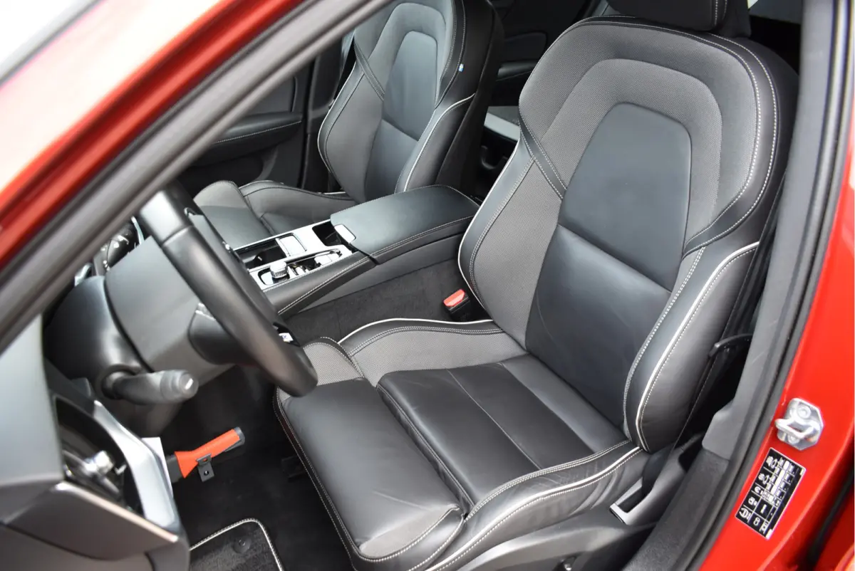 2.0 T6 AWD Twin Engine R-Design Navi Leder Full Led Camera