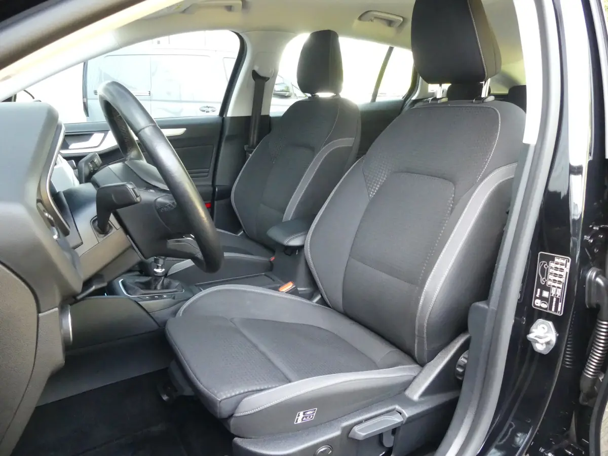 1.0 EcoBoost Trend Edition Business | TREKHAAK | CAMERA | PARKEERSENSOREN V+A | NAVI | LMV 16" | APPLE CARLAY / ANDROID AUTO |