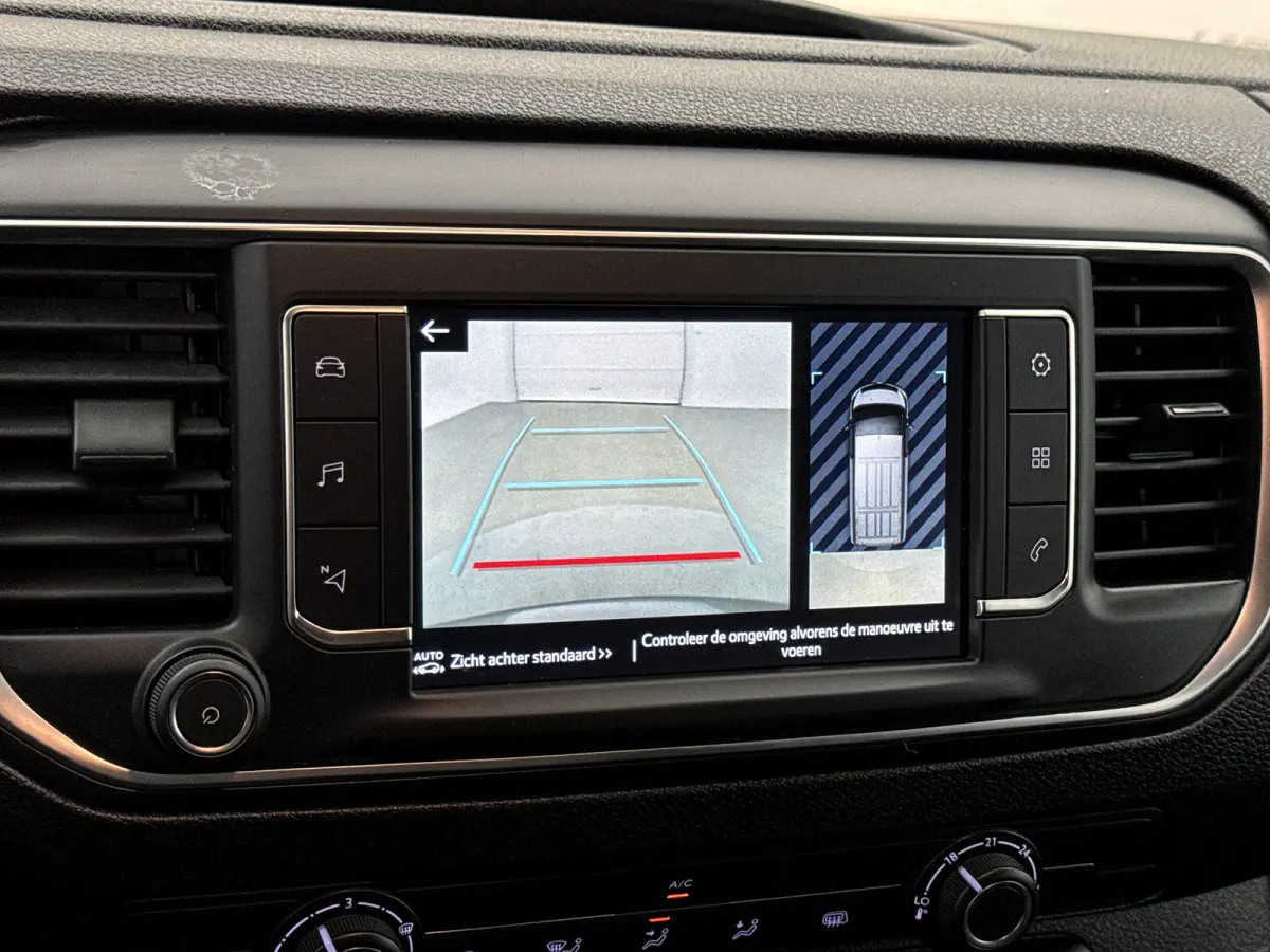 2.0 D-4D 145pk Navigatie Camera Betimmering Cruise control Blind-spot assist