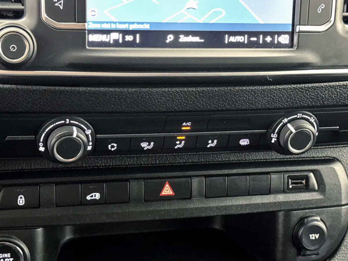 2.0 D-4D 145pk Navigatie Camera Betimmering Cruise control Blind-spot assist