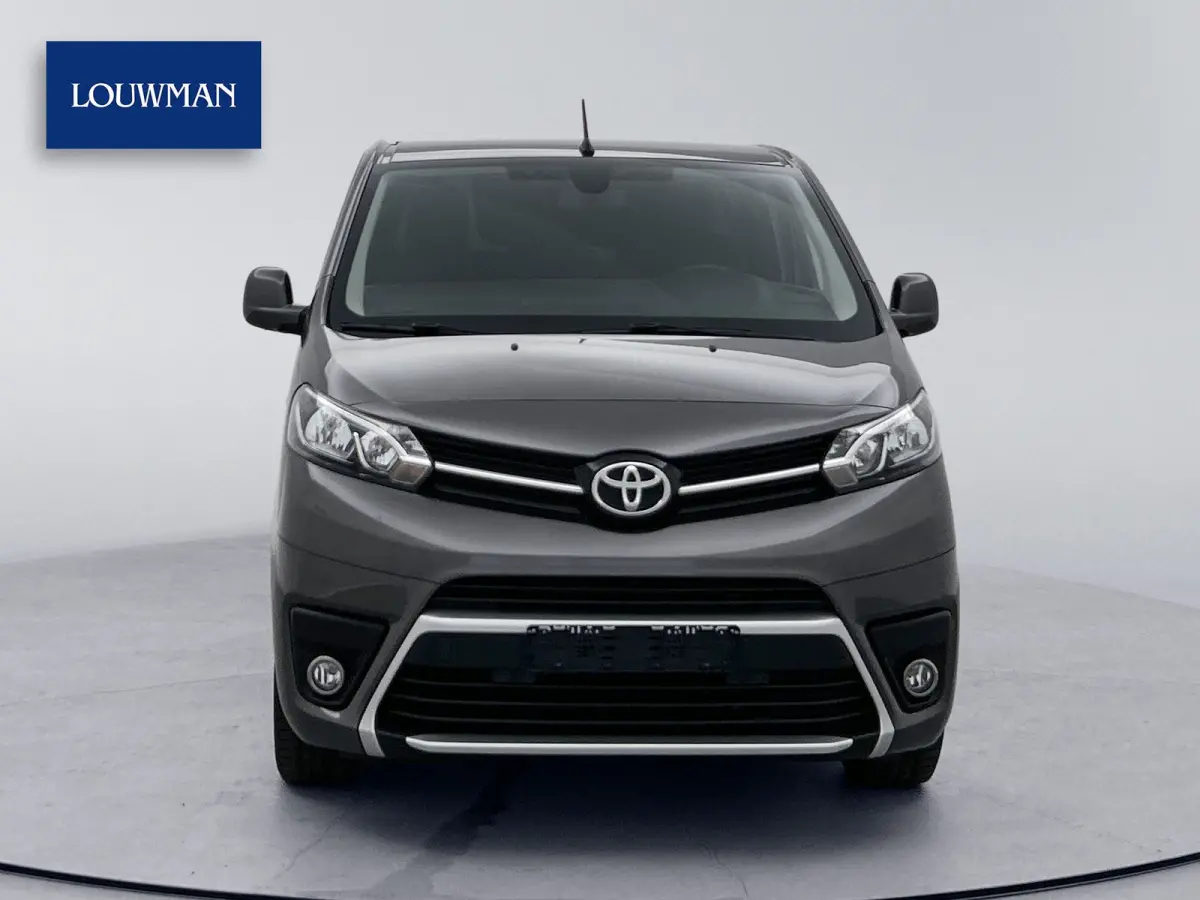 2.0 D-4D 145pk Navigatie Camera Betimmering Cruise control Blind-spot assist