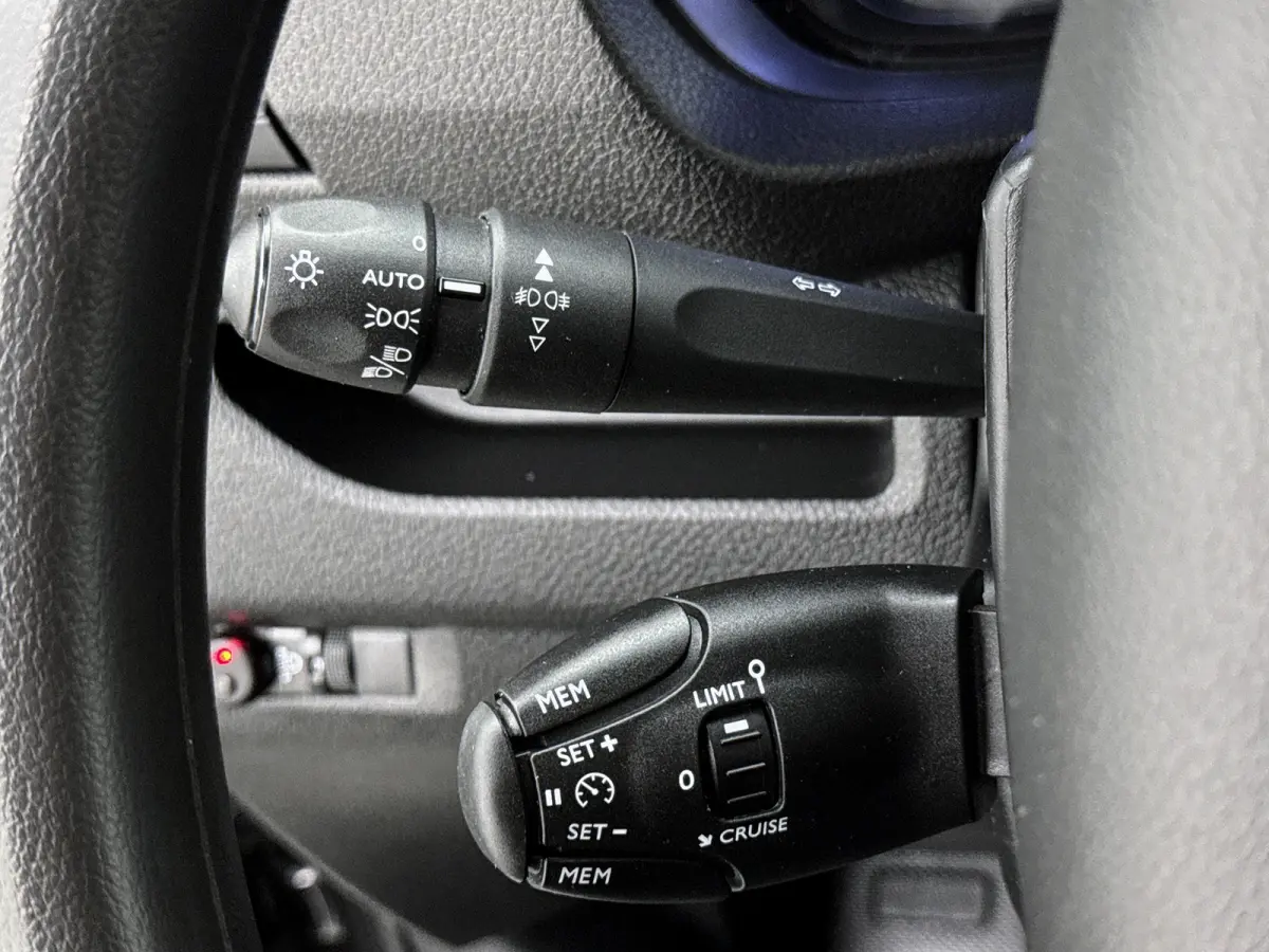 2.0 D-4D 145pk Navigatie Camera Betimmering Cruise control Blind-spot assist