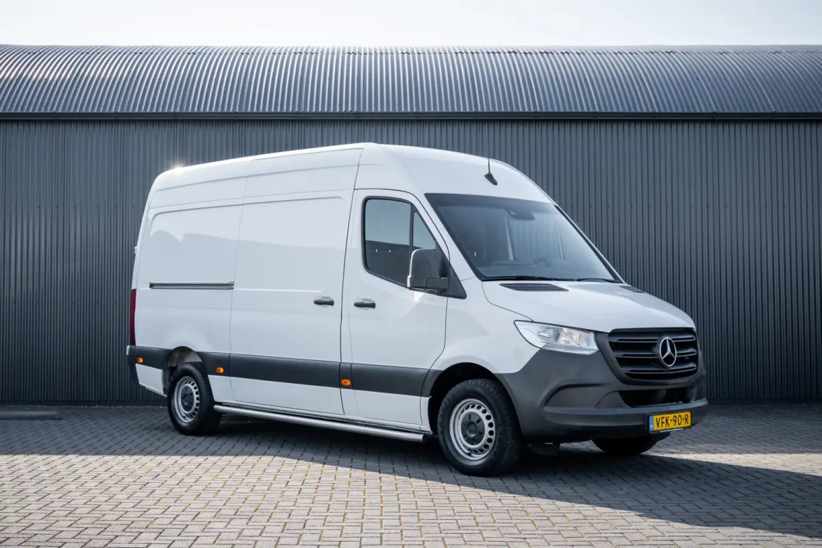 311 CDI RWD L2H2 | Volledig Ingericht | Mbux | Camera | Carplay | Climatronic