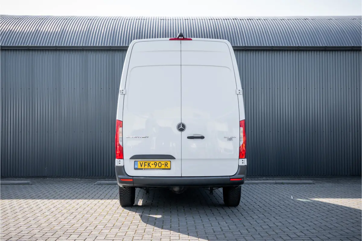 311 CDI RWD L2H2 | Volledig Ingericht | Mbux | Camera | Carplay | Climatronic