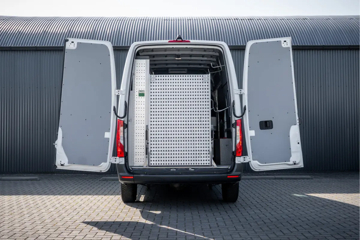 311 CDI RWD L2H2 | Volledig Ingericht | Mbux | Camera | Carplay | Climatronic