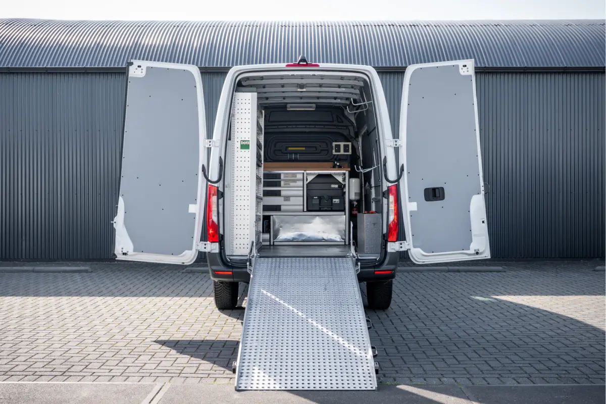 311 CDI RWD L2H2 | Volledig Ingericht | Mbux | Camera | Carplay | Climatronic