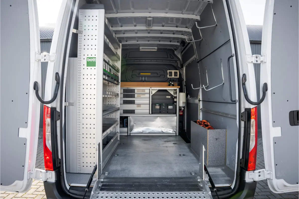 311 CDI RWD L2H2 | Volledig Ingericht | Mbux | Camera | Carplay | Climatronic