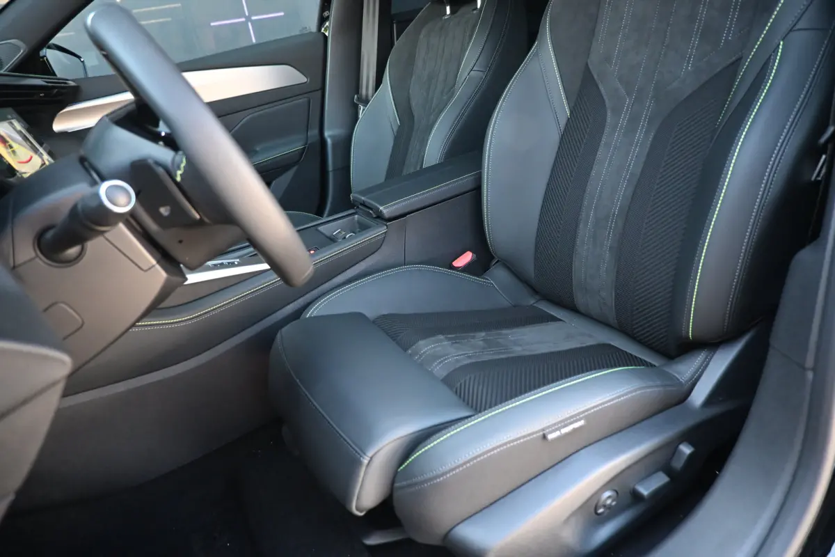 GT 54 kWh | Navigatie | Massagestoelen | Stoel/Stuurverwarming | Dodehoekdetectie | 360 Camera | !!