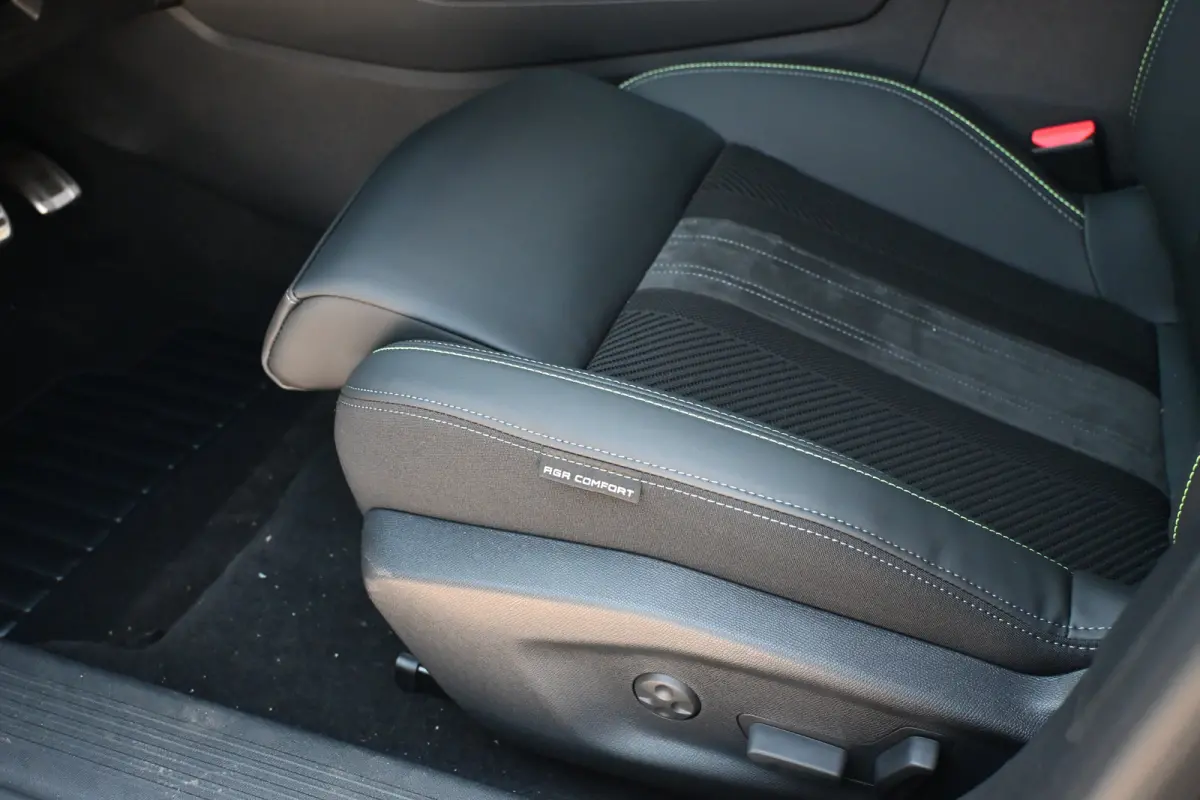 GT 54 kWh | Navigatie | Massagestoelen | Stoel/Stuurverwarming | Dodehoekdetectie | 360 Camera | !!