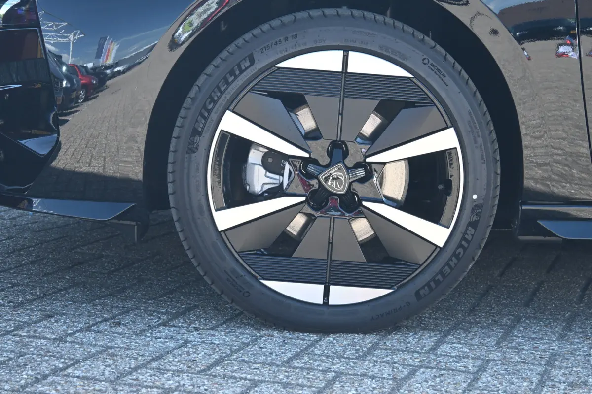 GT 54 kWh | Navigatie | Massagestoelen | Stoel/Stuurverwarming | Dodehoekdetectie | 360 Camera | !!
