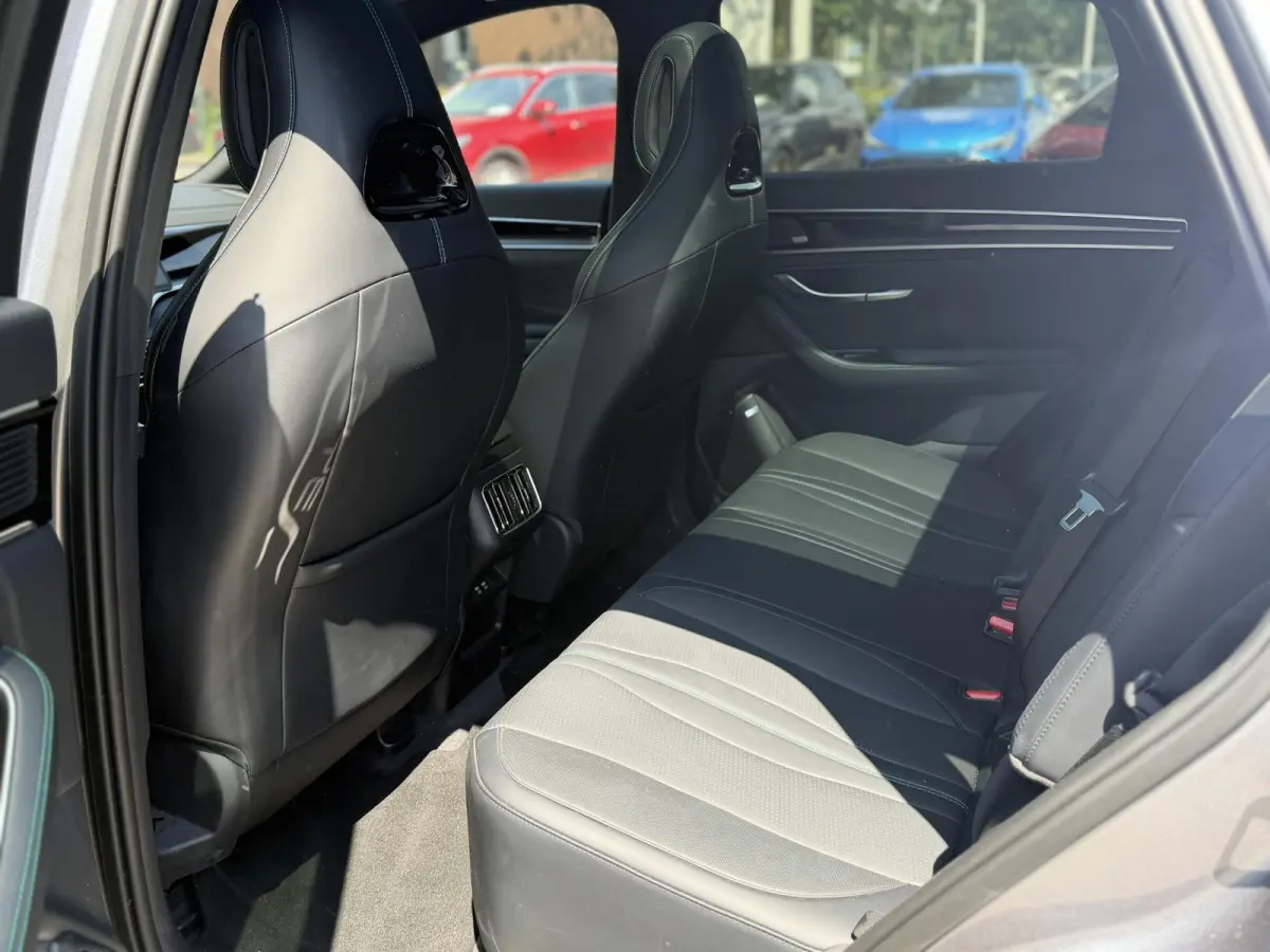Comfort 1.5 DM-i FWD 9000 KM ! 125km electrisch rijbereik | 6 jaar volledige BYD GARANTIE TM 2031 | FULL OPTION