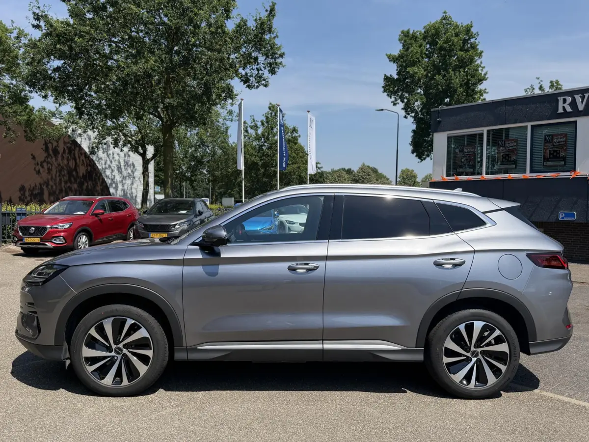 Comfort 1.5 DM-i FWD 9000 KM ! 125km electrisch rijbereik | 6 jaar volledige BYD GARANTIE TM 2031 | FULL OPTION