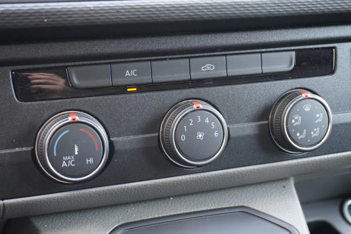2.0 TDI 150PK Automaat EURO 6 - Airco - Navi - Cruise - €17.499,- Excl.