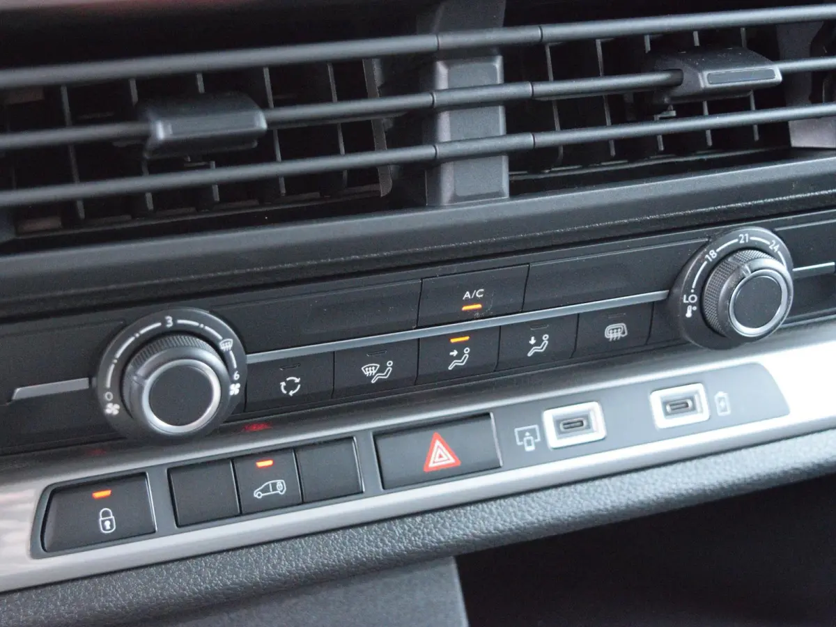 Electric L2 75 kWh | tot 8 jaar garantie | Apple Carplay | camera | dodehoekwaarschuwing | parkeersensoren voor & achter | Comfort tussenschot | laadruimtebetimmering