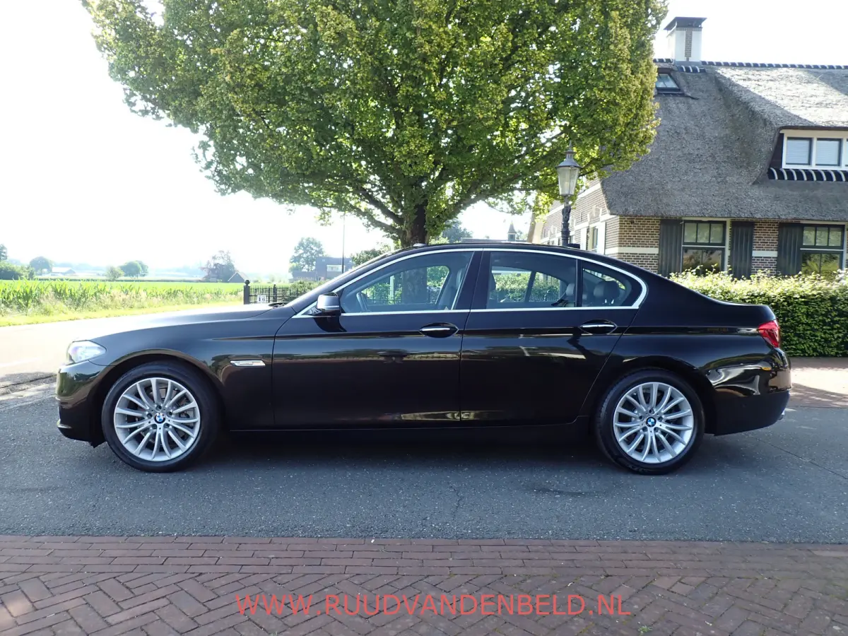 520i Luxury Edition !! UNIEKE KM-STAND !! 1e EIGENAAR !! CAMERA / SCHUIF-KANTEL DAK / MEMORY