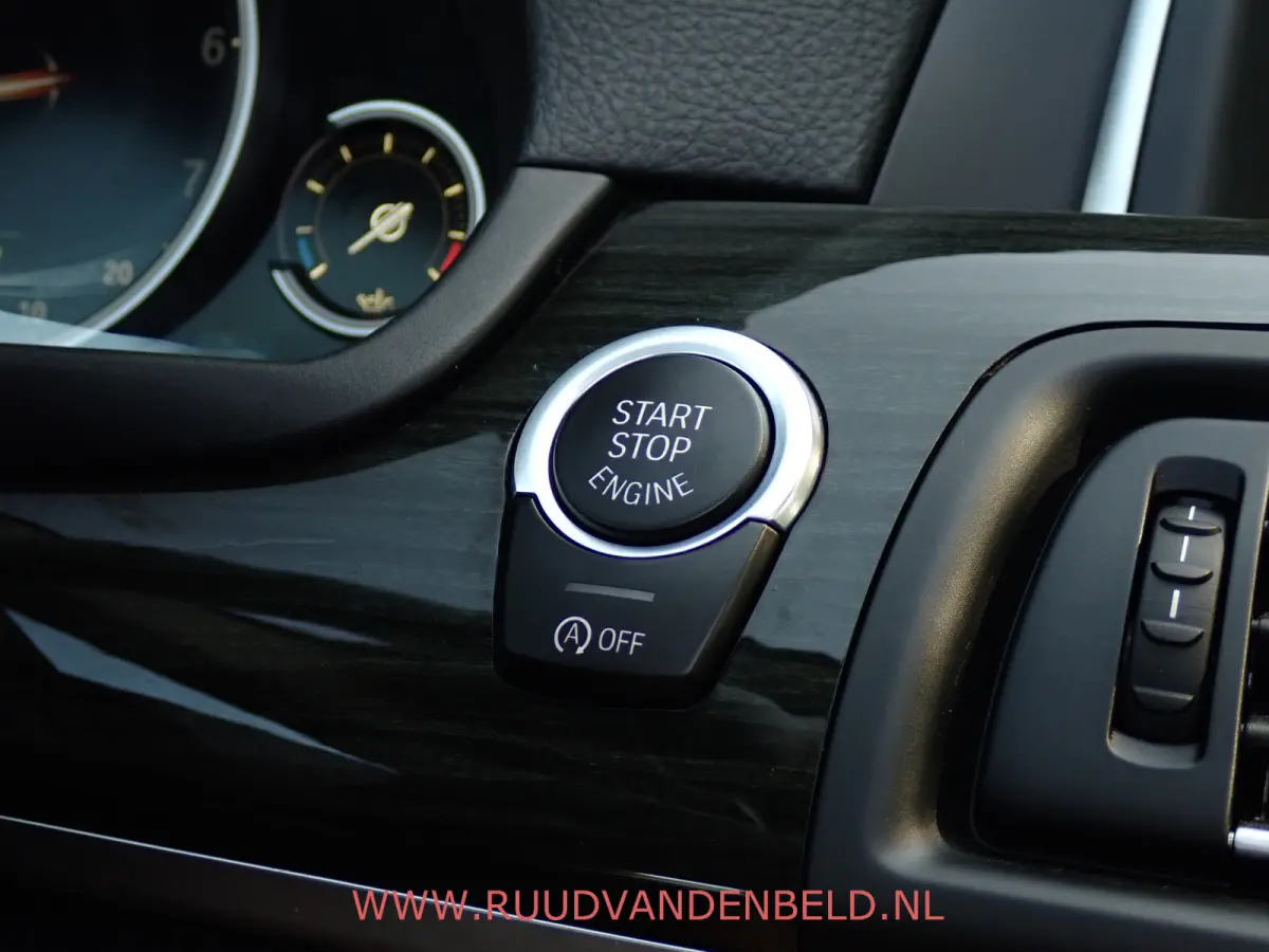 520i Luxury Edition !! UNIEKE KM-STAND !! 1e EIGENAAR !! CAMERA / SCHUIF-KANTEL DAK / MEMORY