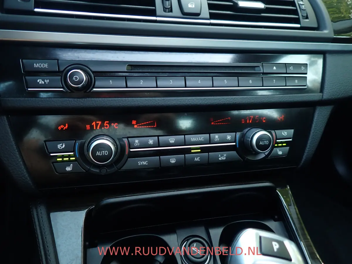 520i Luxury Edition !! UNIEKE KM-STAND !! 1e EIGENAAR !! CAMERA / SCHUIF-KANTEL DAK / MEMORY