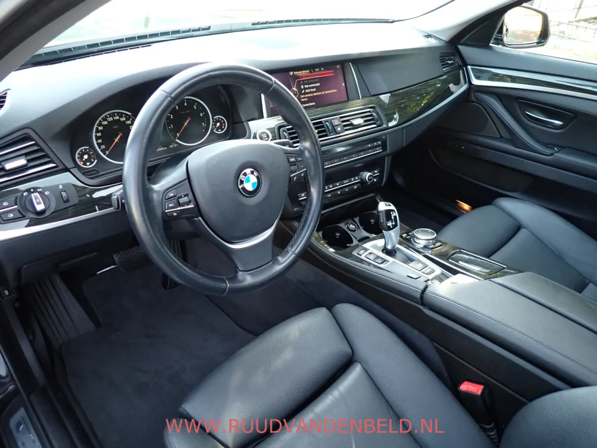 520i Luxury Edition !! UNIEKE KM-STAND !! 1e EIGENAAR !! CAMERA / SCHUIF-KANTEL DAK / MEMORY