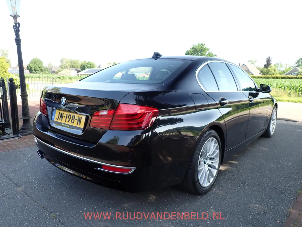 520i Luxury Edition !! UNIEKE KM-STAND !! 1e EIGENAAR !! CAMERA / SCHUIF-KANTEL DAK / MEMORY